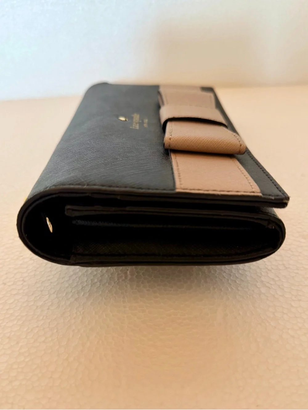 Kate Spade Kirk Park Saffiano Veronique Bow Clutch Wallet Black Beige. - Picture 3 of 6